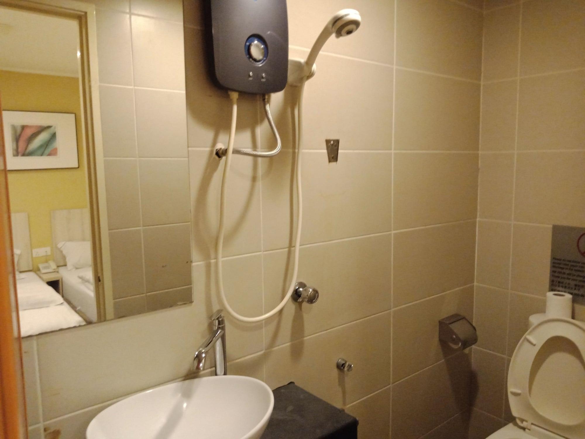 Hotel Zamburger Taman Segar - Previously Home Inn Taman Segar Куала-Лумпур Экстерьер фото