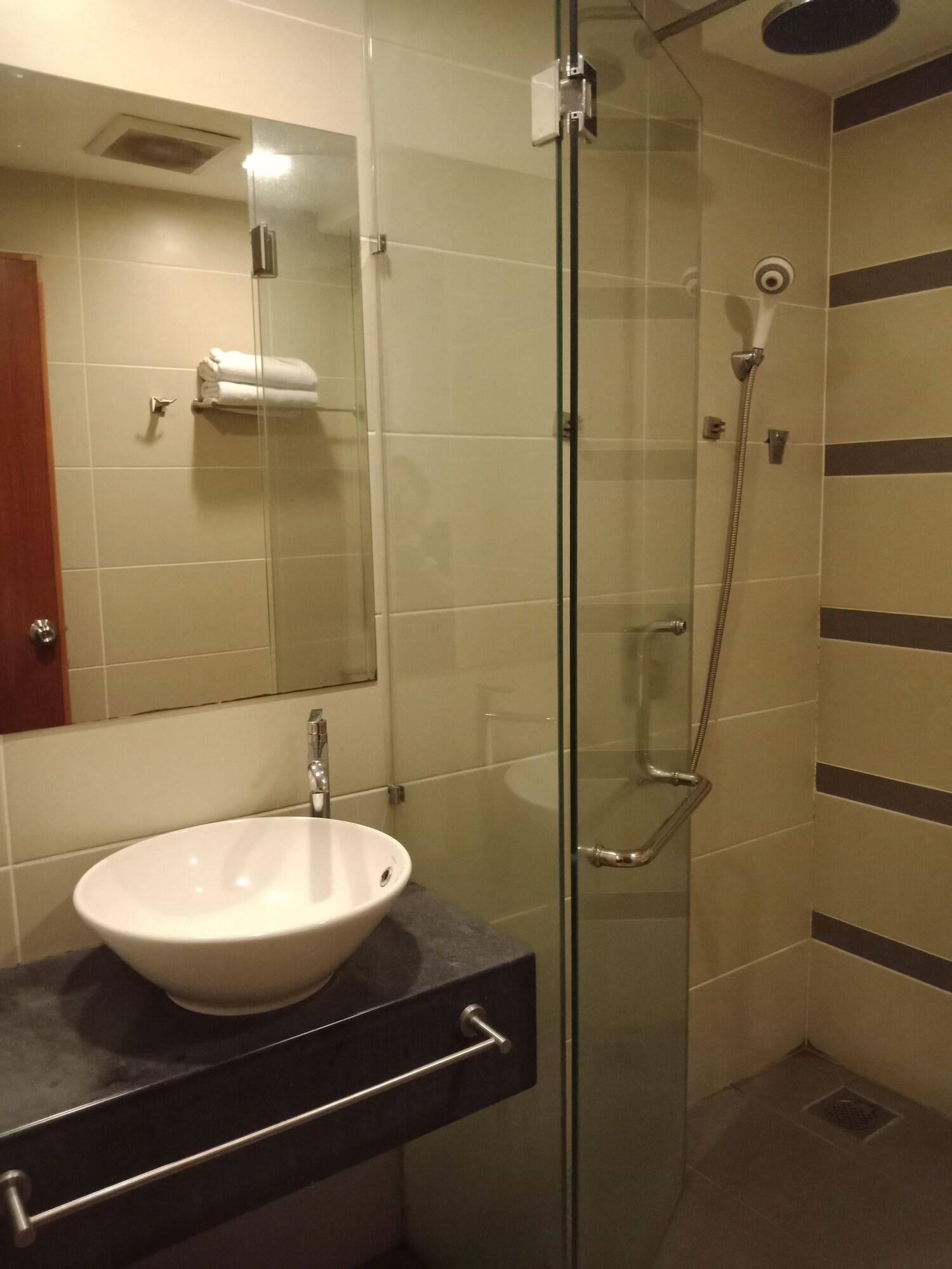 Hotel Zamburger Taman Segar - Previously Home Inn Taman Segar Куала-Лумпур Экстерьер фото