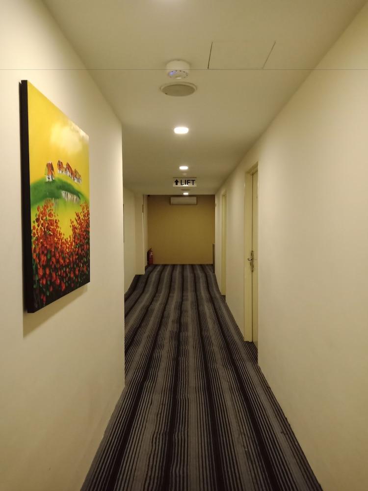 Hotel Zamburger Taman Segar - Previously Home Inn Taman Segar Куала-Лумпур Экстерьер фото